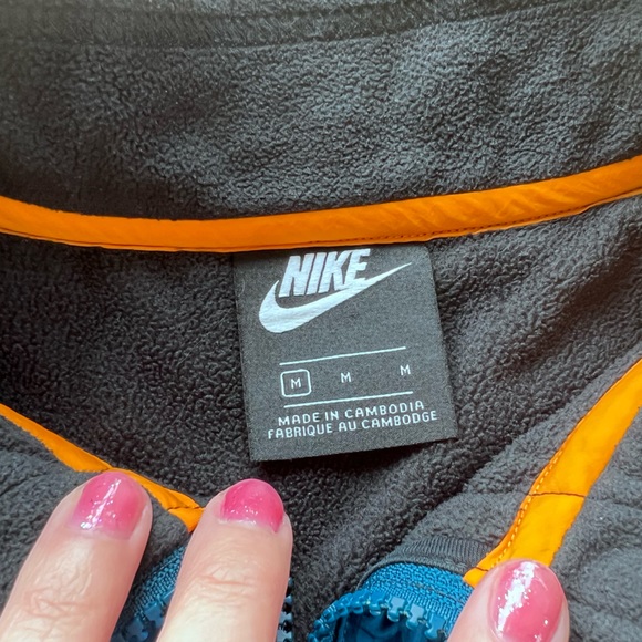 Cropped vintage Nike sweater - Picture 3 of 3